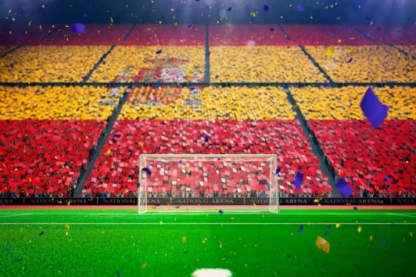 Bandera de España formada por aficionados al fútbol